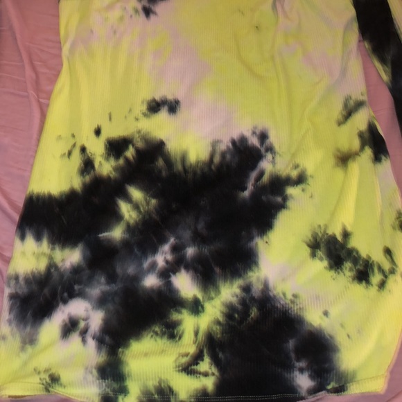 Fashion nova highlighter yellow/green and black tie-dye queen longsleeve dress - Picture 3 of 4